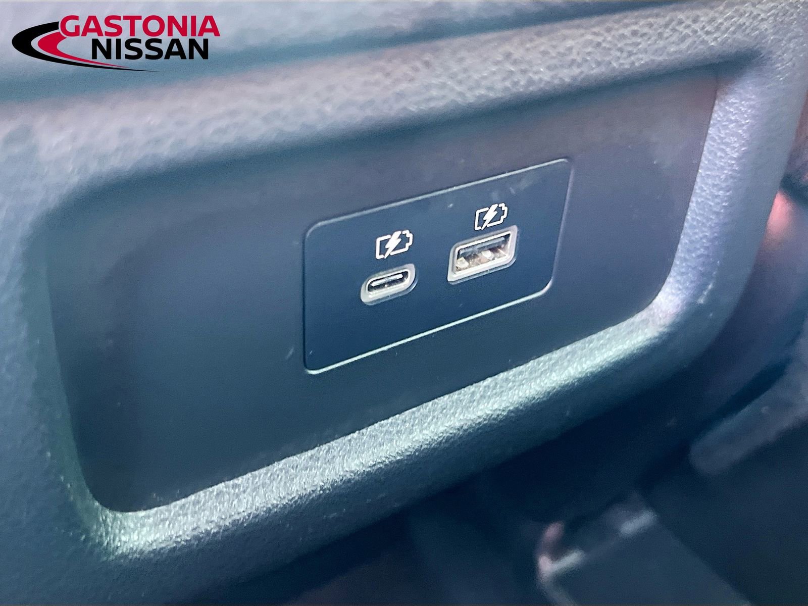 Used 2024 Nissan Pathfinder S image 32