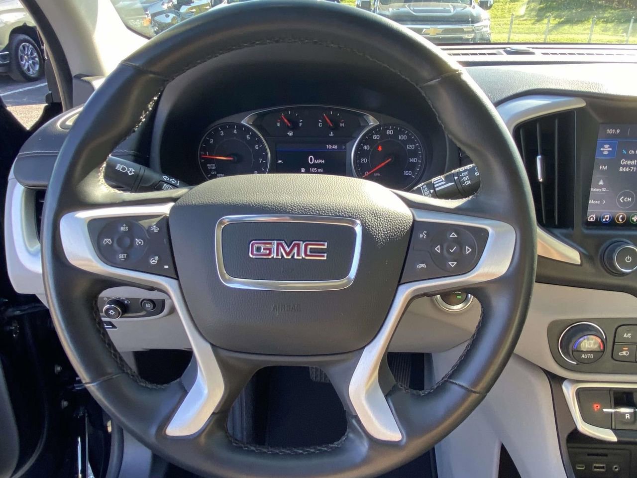 Used 2023 GMC Terrain SLT image 17