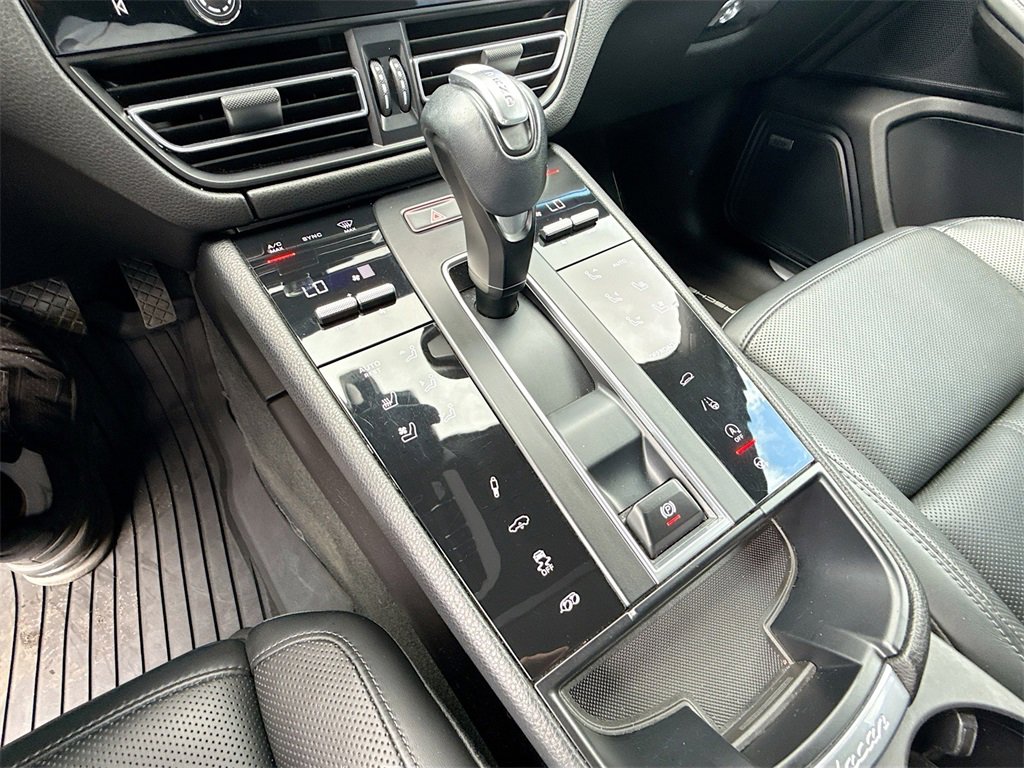 Used 2022 Porsche Macan S w/ Premium Package Plus image 17