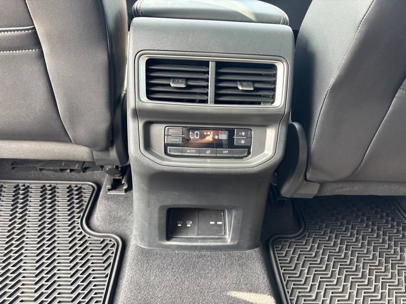 Used 2024 Volkswagen Atlas Peak Edition SEL AWD/4WD image 17
