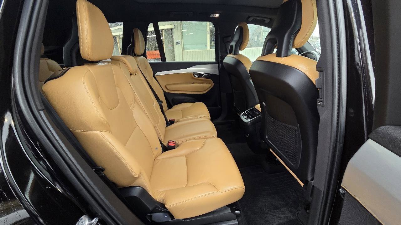 Used 2018 Volvo XC90 T5 Momentum w/ Convenience Package image 16