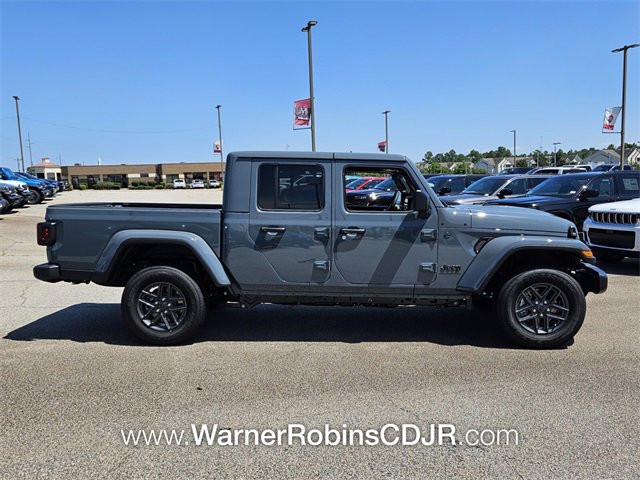 New 2025 Jeep Gladiator Sport image 12