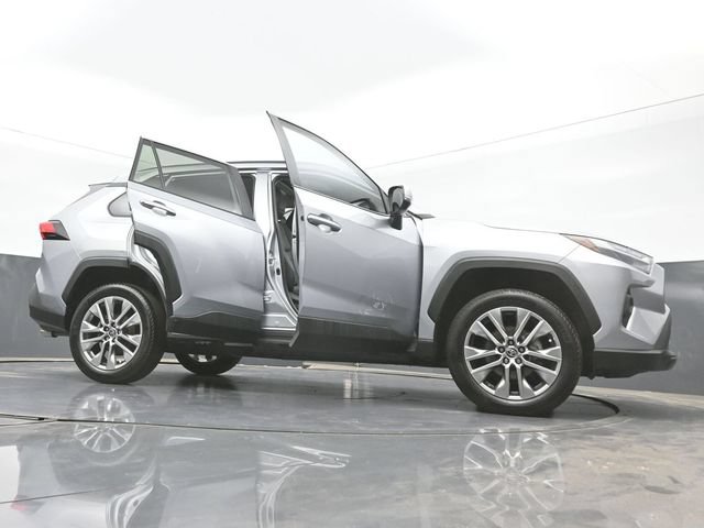Used 2022 Toyota RAV4 XLE Premium AWD/4WD image 50