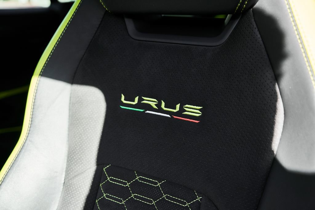 Used 2022 Lamborghini Urus AWD/4WD image 48