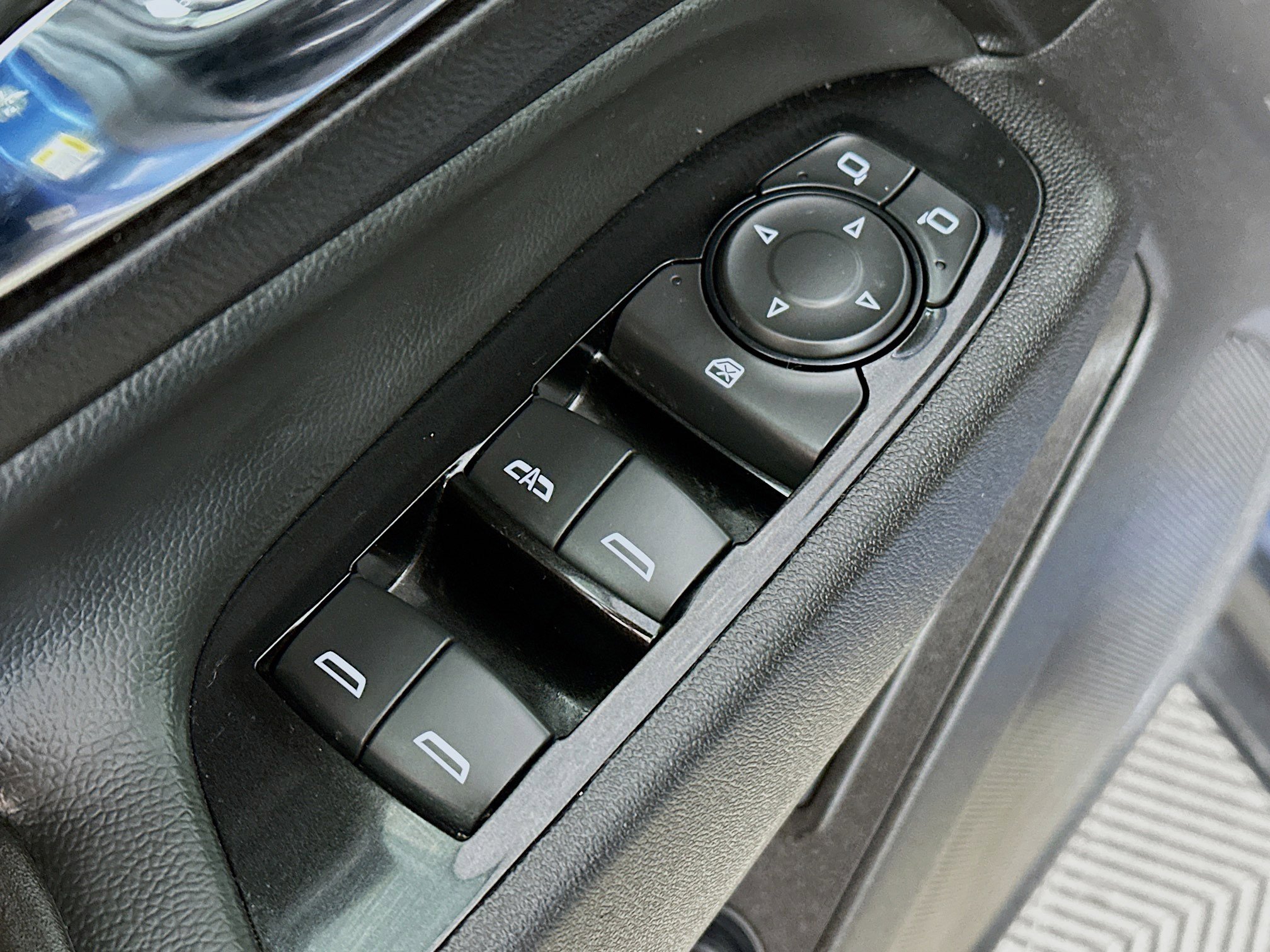 Used 2024 Chevrolet Equinox Premier AWD/4WD image 17