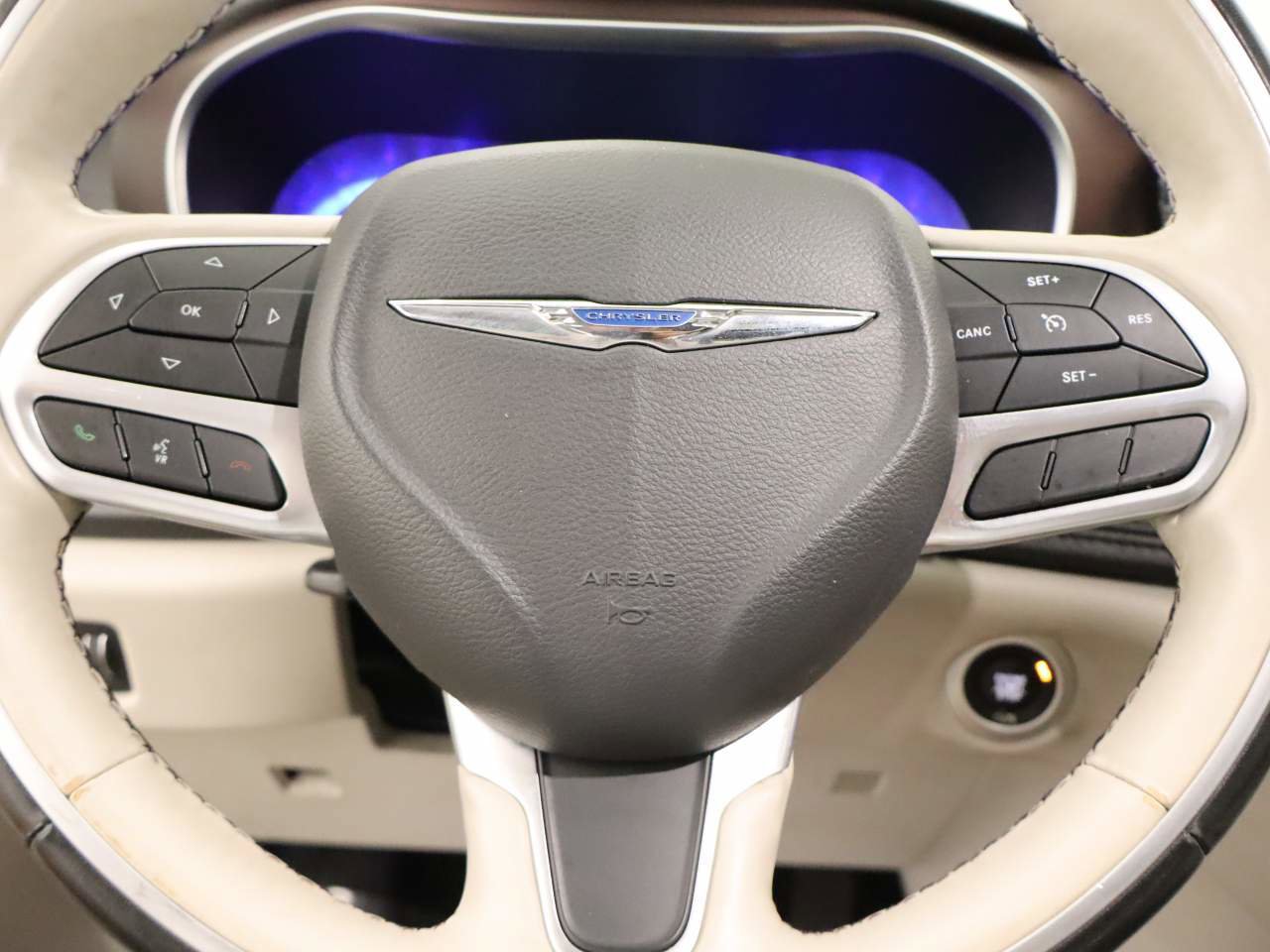 Used 2020 Chrysler Pacifica Limited image 12