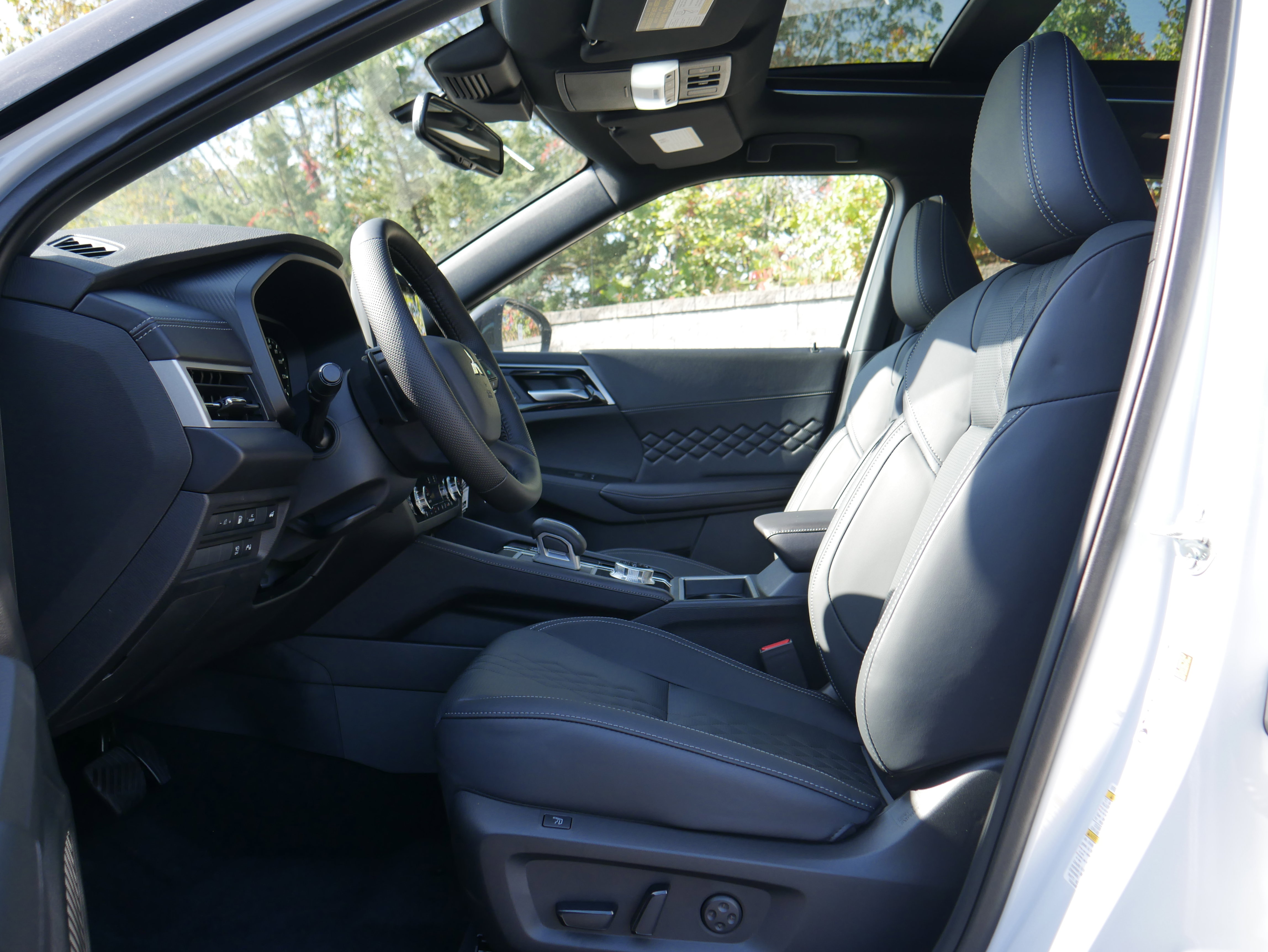 New 2025 Mitsubishi Outlander 4WD Plug-In Hybrid image 12