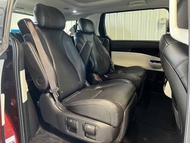 Used 2024 Kia Carnival SX Prestige image 28