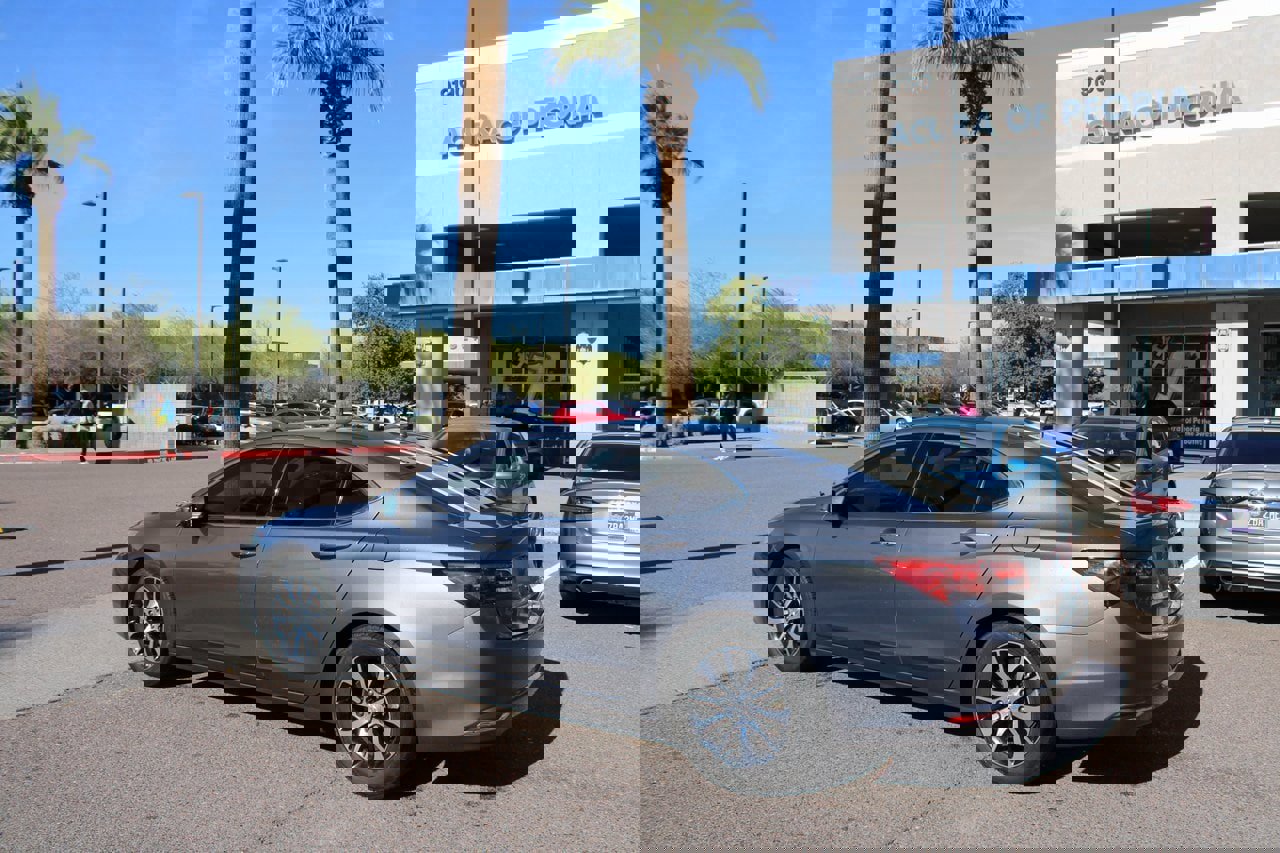 Used 2017 Acura TLX image 3