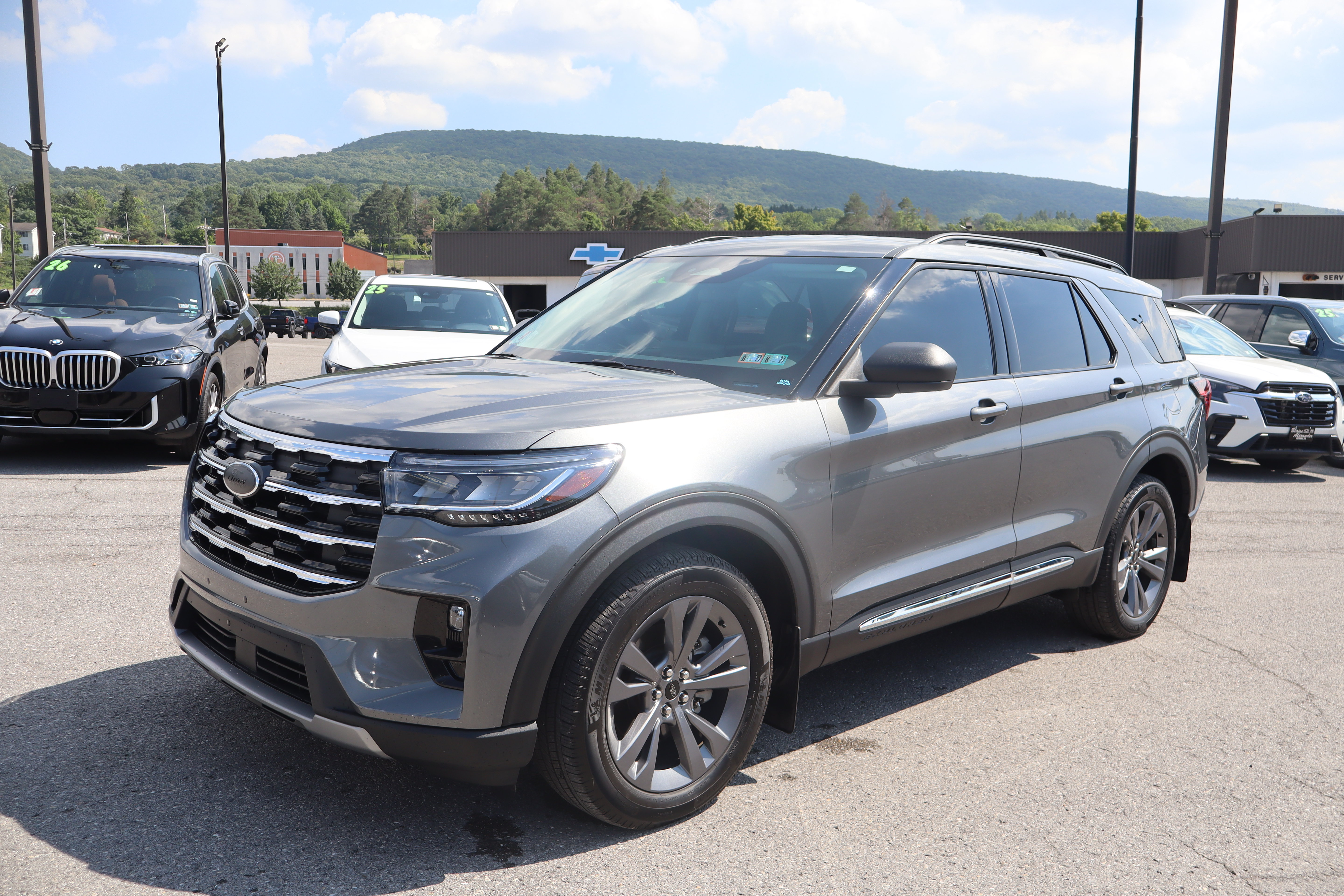 Used 2025 Ford Explorer Active w/ Active Comfort Package AWD/4WD image 8