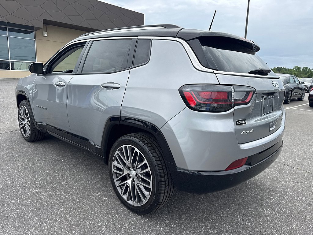 Used 2022 Jeep Compass Limited w/ Elite Group AWD/4WD image 5