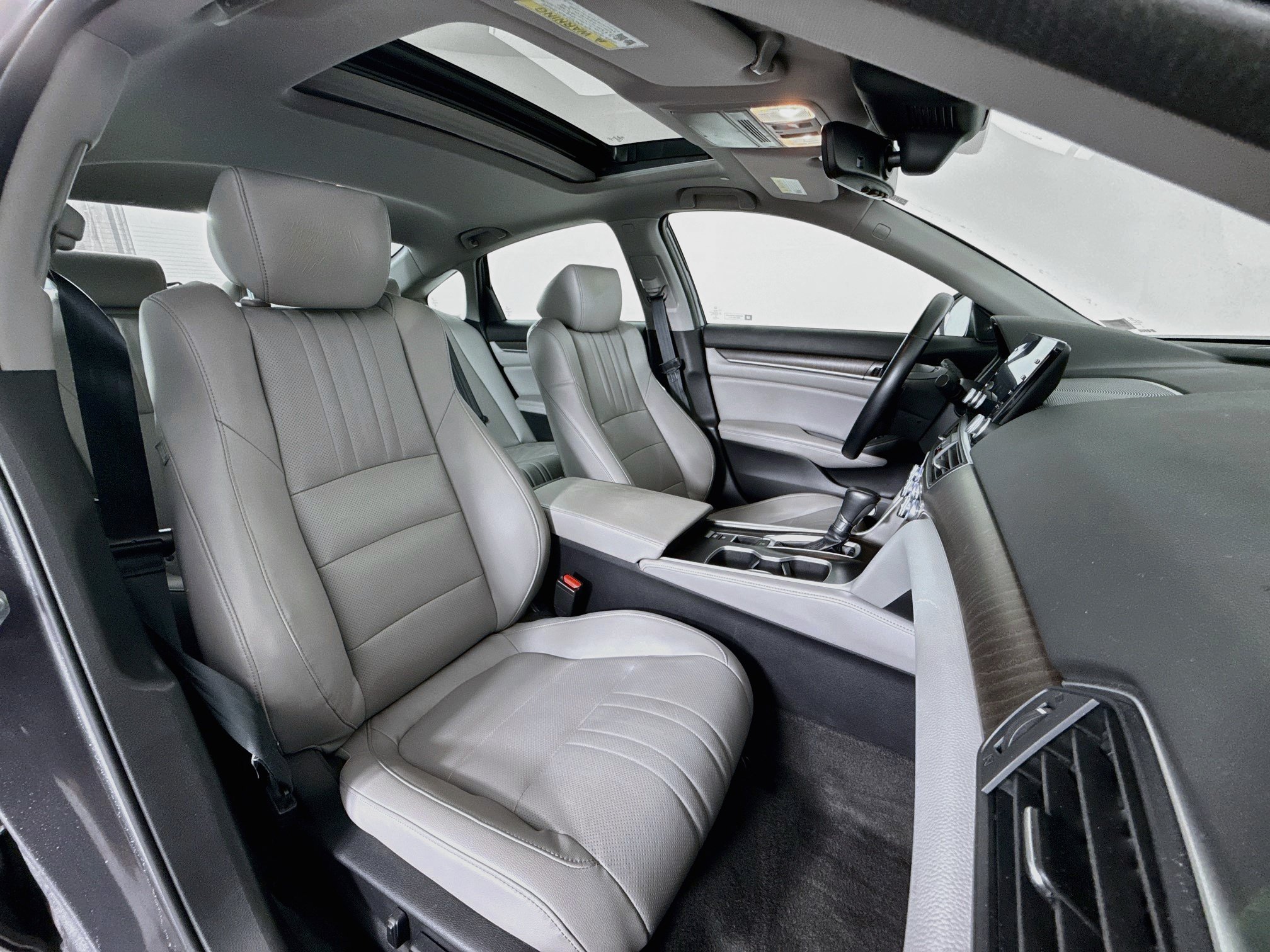 Used 2018 Honda Accord EX-L image 26