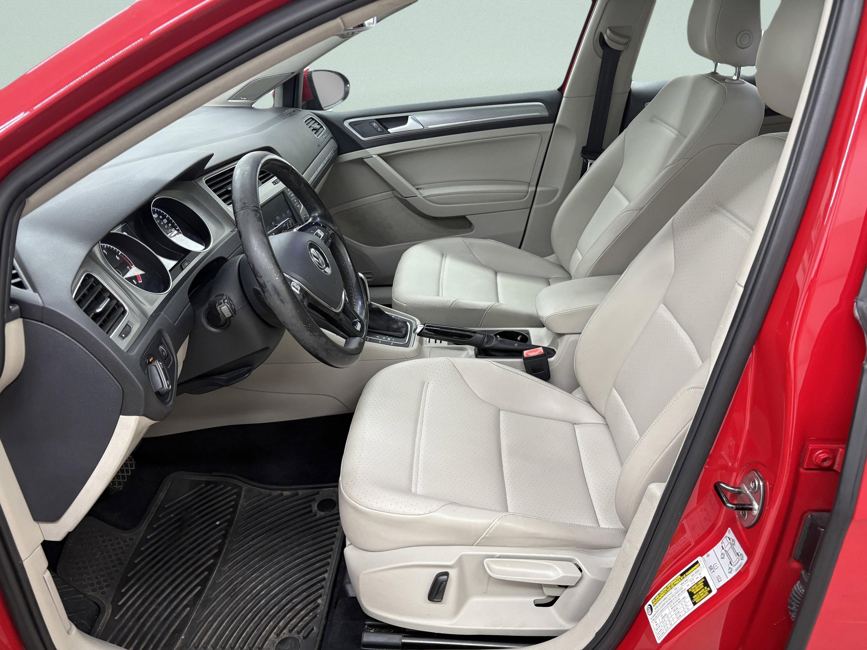 Used 2016 Volkswagen Golf SE w/ Lighting Package image 11