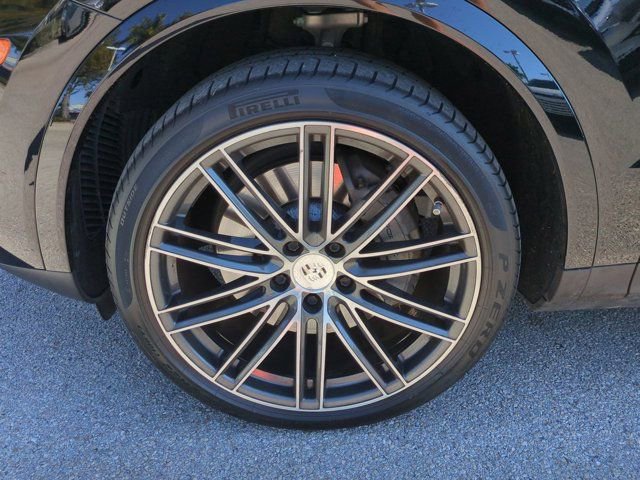 Used 2020 Porsche Cayenne S image 10