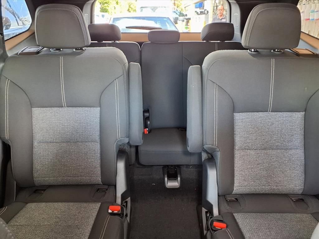 New 2026 GMC Acadia Elevation image 18