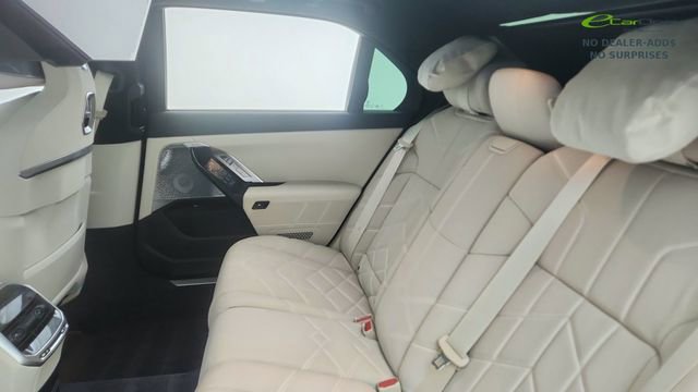 Used 2024 BMW i7 xDrive60 image 31