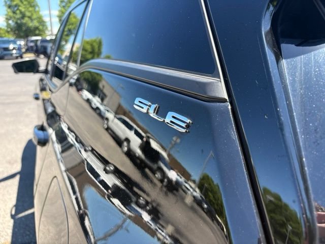 Used 2024 GMC Terrain SLE w/ LPO, Floor Liner Package FWD image 3