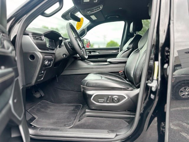 Used 2023 Jeep Wagoneer 4WD image 12