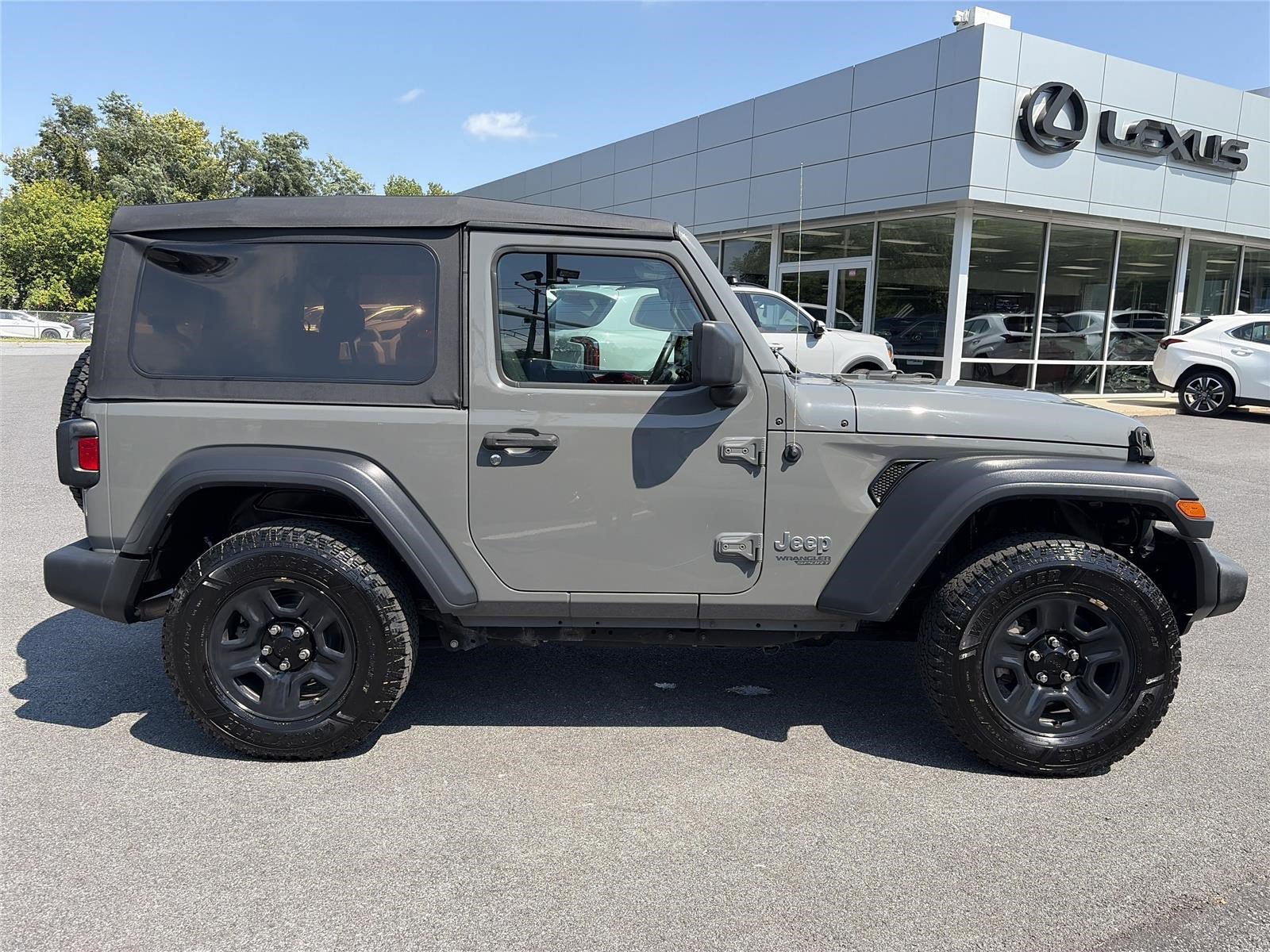Used 2018 Jeep Wrangler Sport AWD/4WD image 6