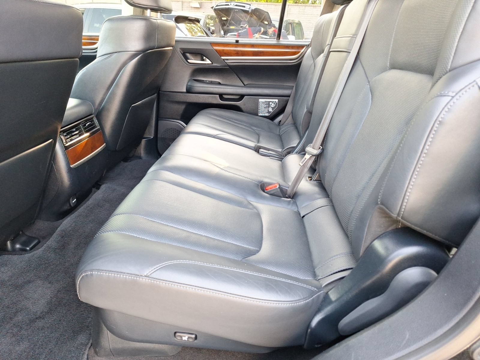 Used 2021 Lexus LX 570 4WD w/ Luxury Package image 30