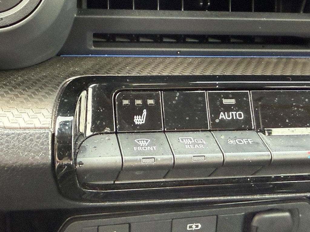 Certified 2025 Toyota Prius XLE image 24