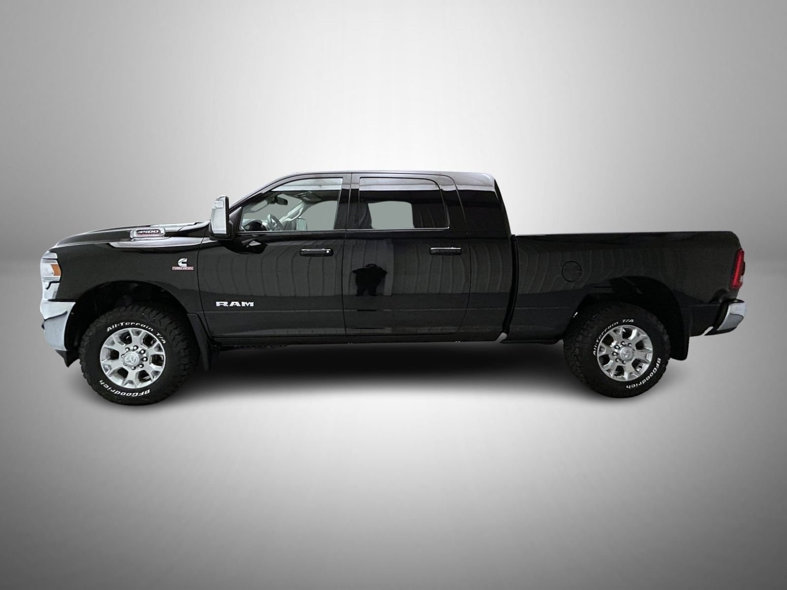 Used 2024 RAM 3500 Laramie AWD/4WD image 8