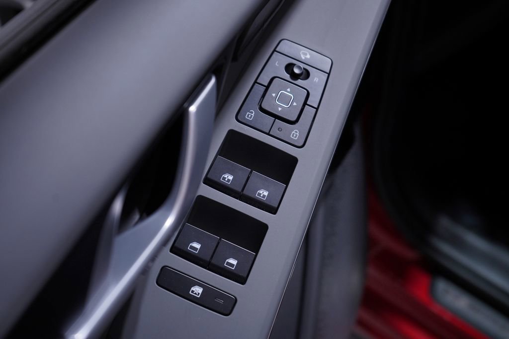 Used 2025 Kia Niro SX Touring image 17