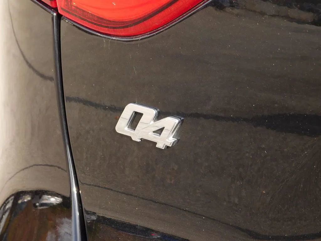 Used 2019 Maserati Levante image 6