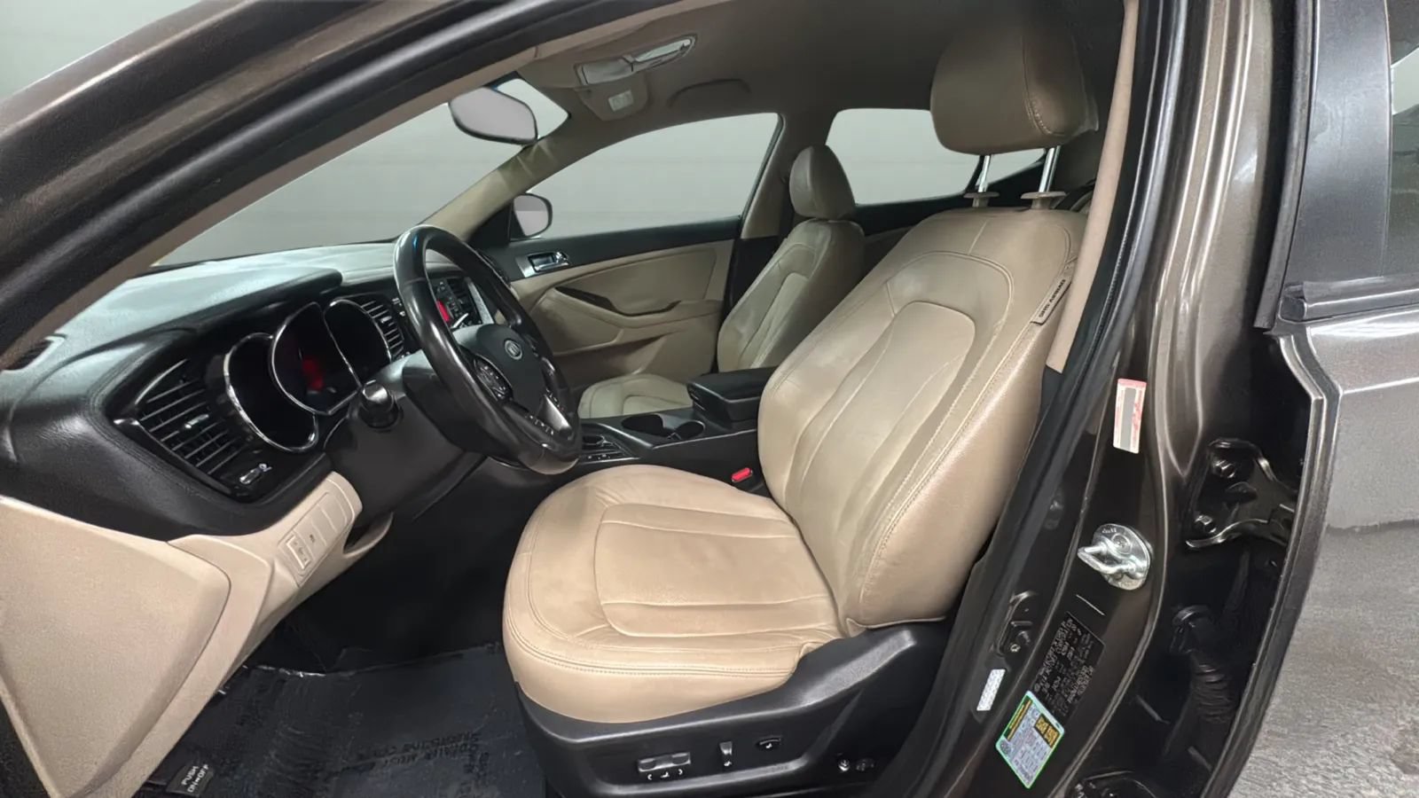 Used 2011 Kia Optima EX FWD image 21
