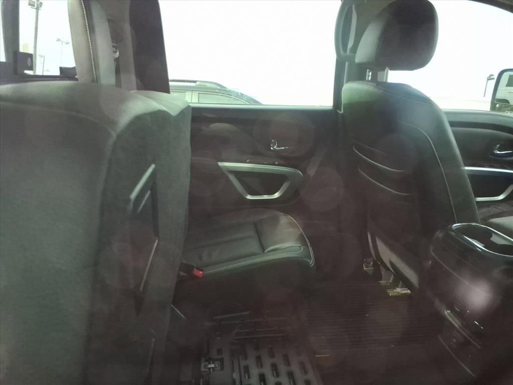 Used 2017 Nissan Titan XD AWD/4WD image 5