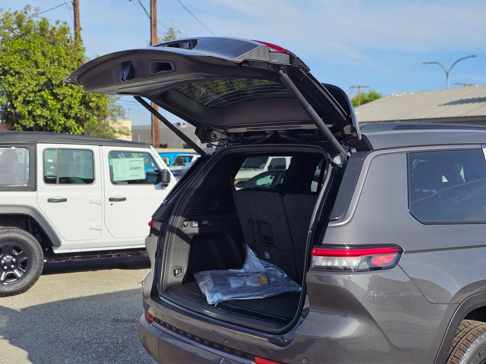 New 2026 Jeep Grand Cherokee L 4WD image 8