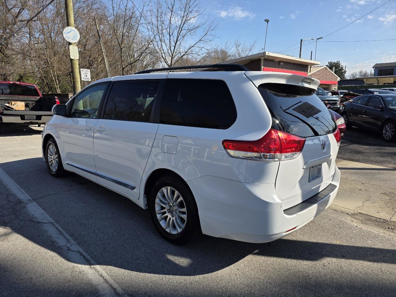 Used 2013 Toyota Sienna XLE FWD image 3
