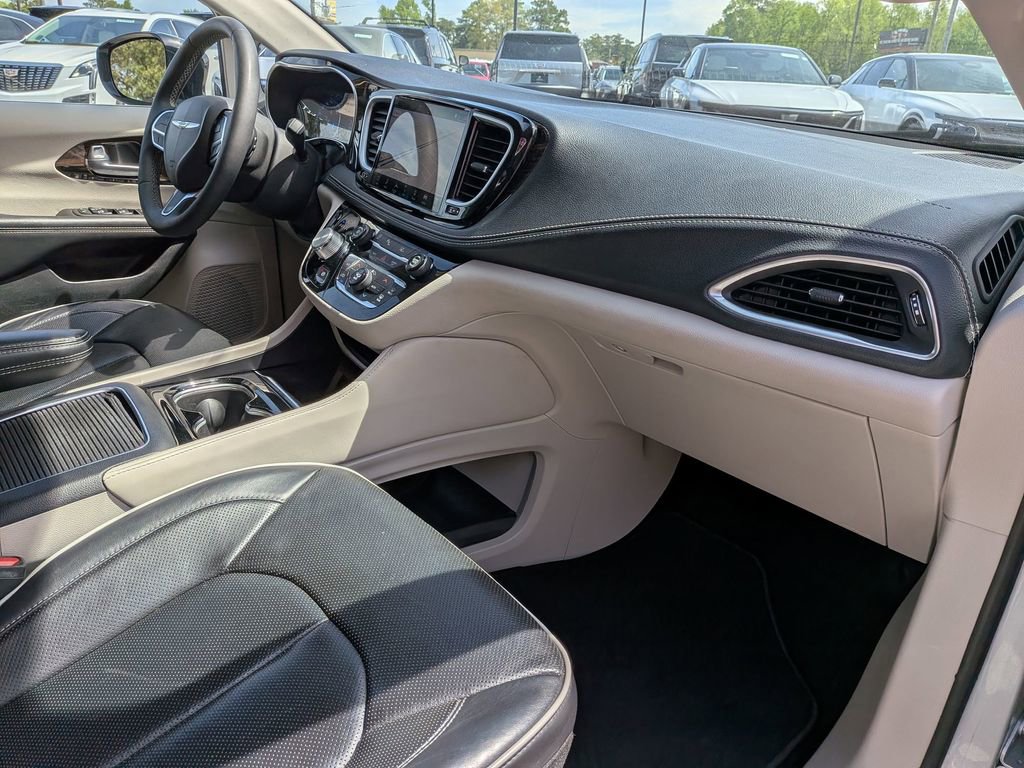 Used 2024 Chrysler Pacifica Limited image 32