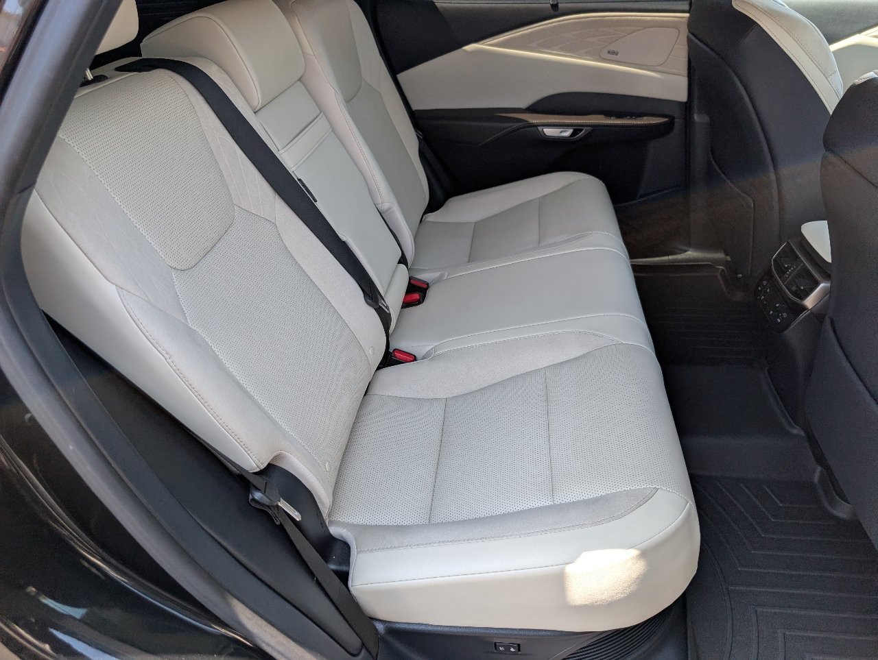 Used 2025 Lexus RX 450h AWD w/ Convenience Package image 5