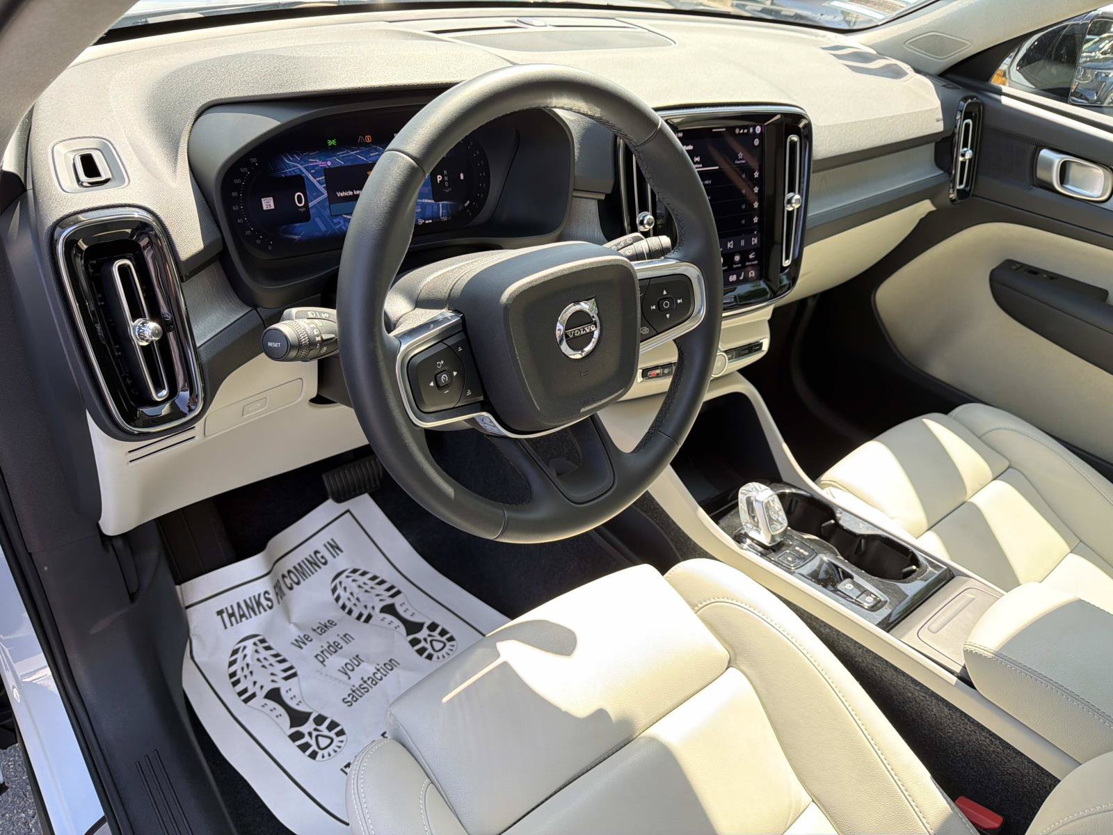 New 2026 Volvo XC40 B5 Plus w/ Protection Package Premier AWD/4WD image 9