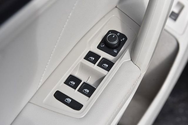 Used 2023 Volkswagen Tiguan SEL R-Line image 8