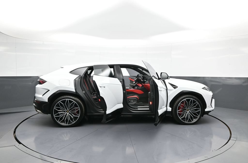 Used 2025 Lamborghini Urus SE AWD/4WD image 49