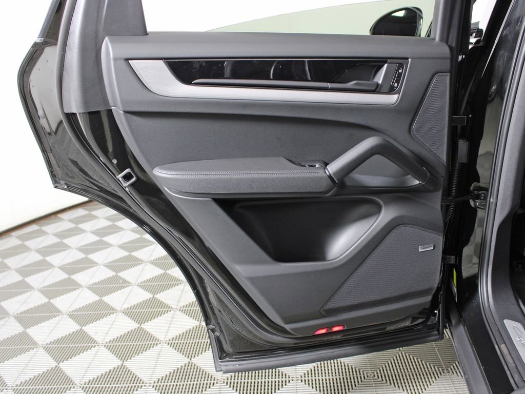 Certified 2026 Porsche Cayenne Coupe image 31