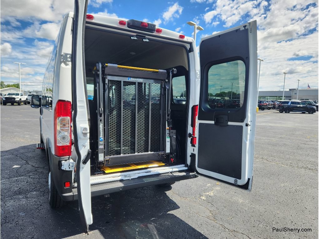 Used 2021 RAM ProMaster 2500 w/ Premium Appearance Group FWD image 17