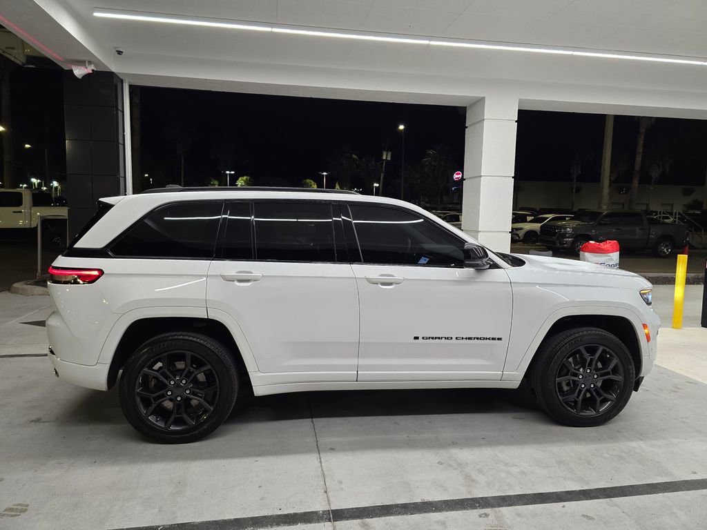Used 2024 Jeep Grand Cherokee Limited 4xe image 8