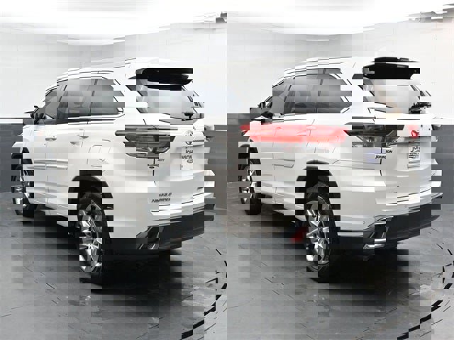 Used 2017 Toyota Highlander Limited image 11