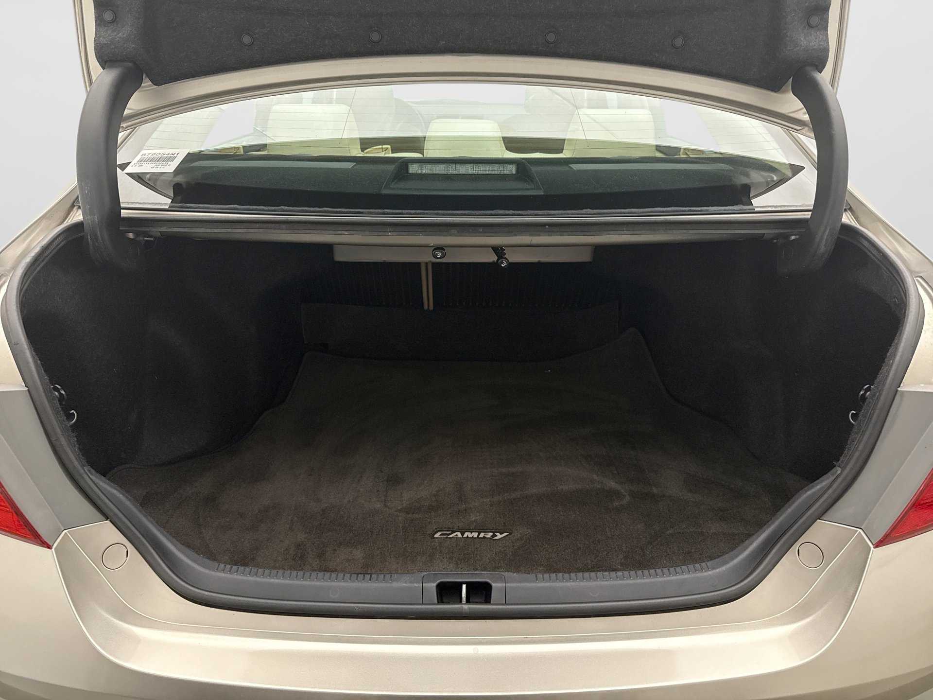 Used 2016 Toyota Camry LE FWD image 18