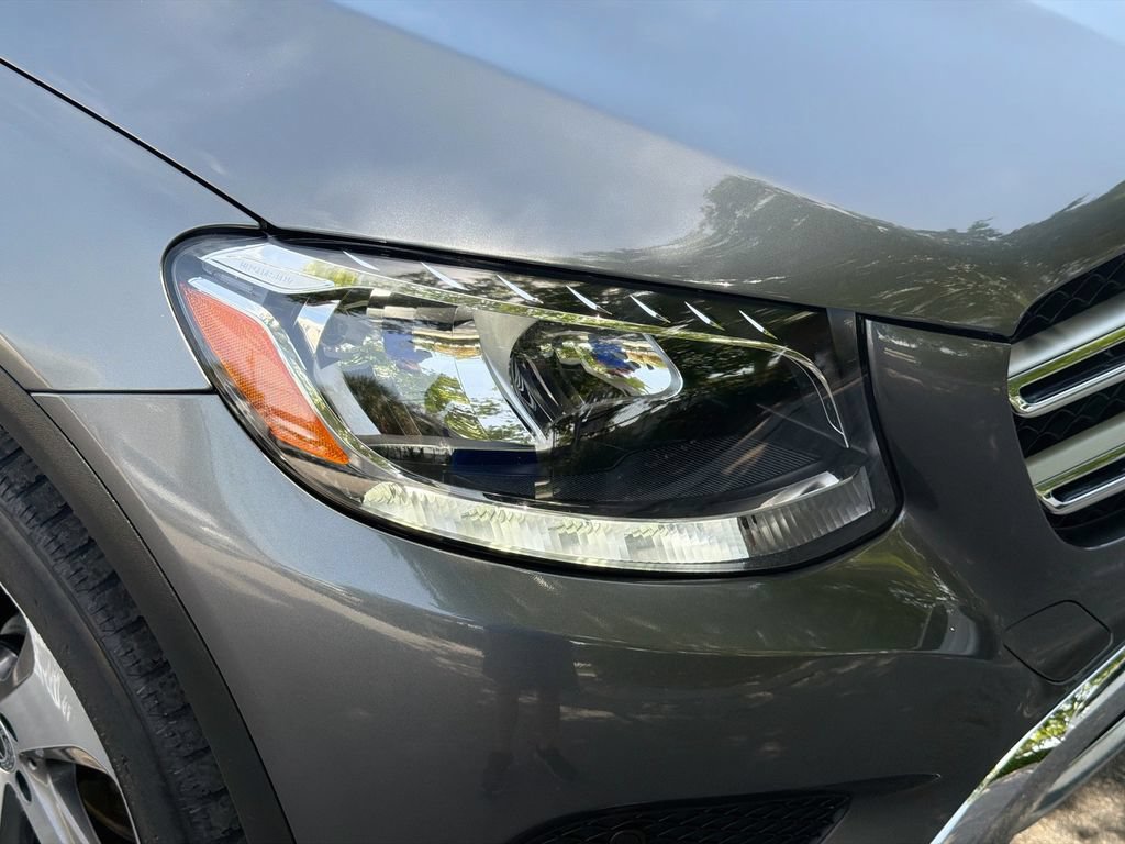 Used 2018 Mercedes-Benz GLC 300 4MATIC w/ Premium Package image 36