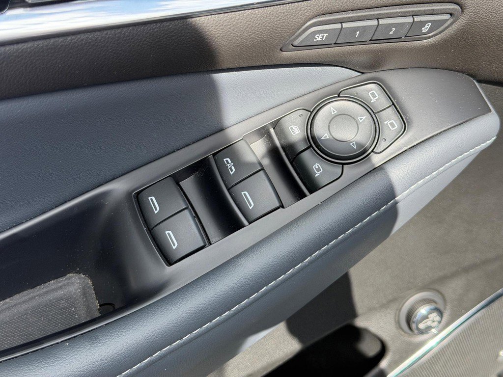 Used 2022 Buick Enclave Premium w/ Experience Buick Package FWD image 18