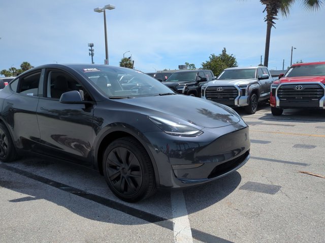 Used 2025 Tesla Model Y Long Range RWD image 3