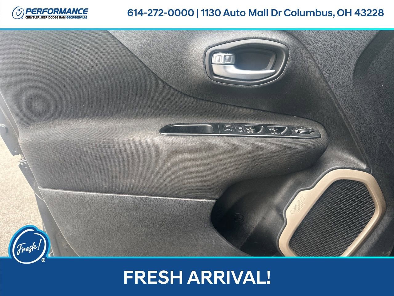 Used 2015 Jeep Renegade Latitude image 11