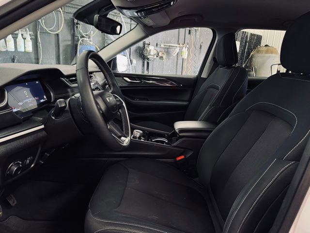 Used 2023 Jeep Grand Cherokee Laredo w/ Luxury Tech Group I image 15