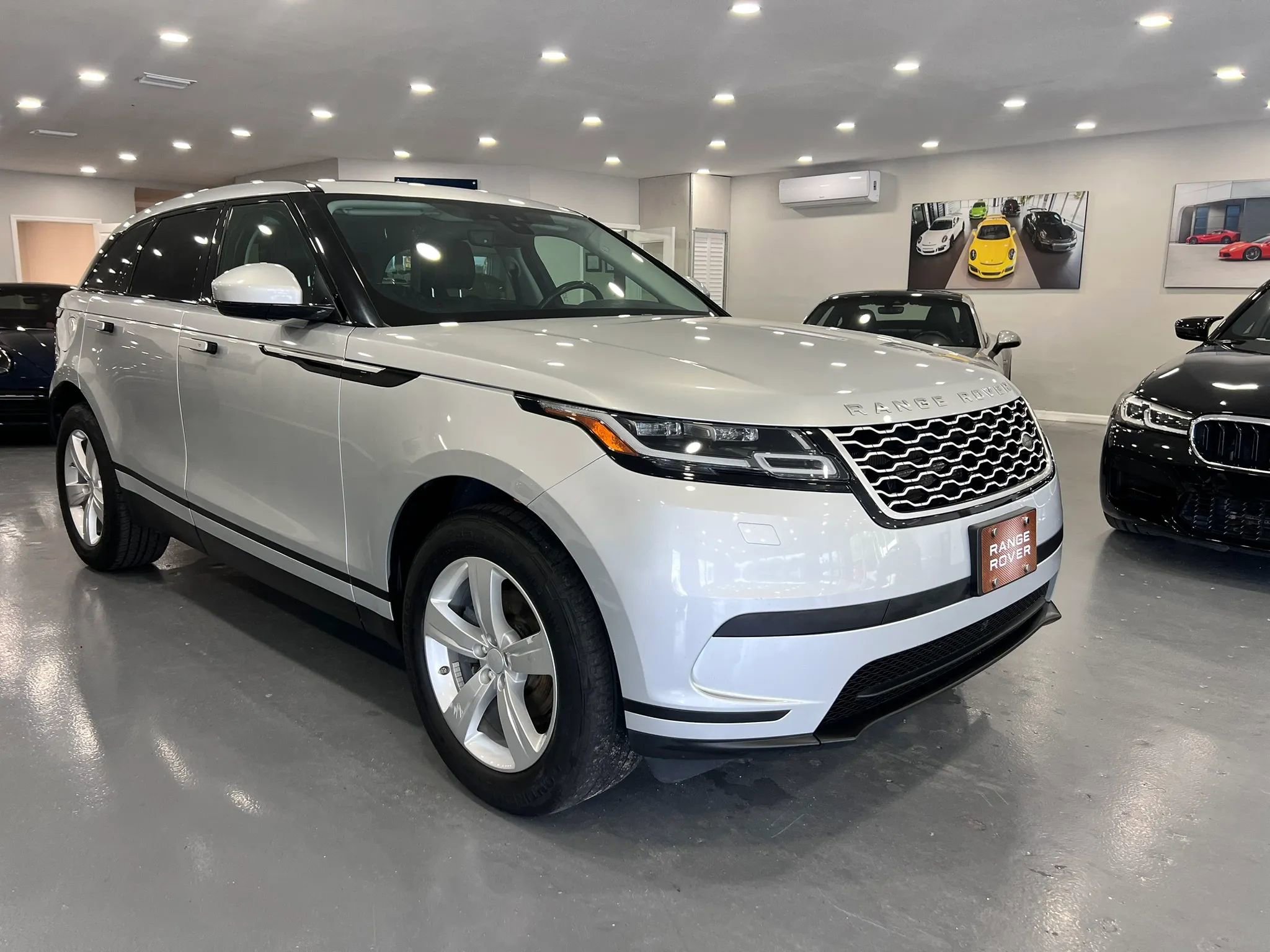 Used 2018 Land Rover Range Rover Velar S AWD/4WD image 1