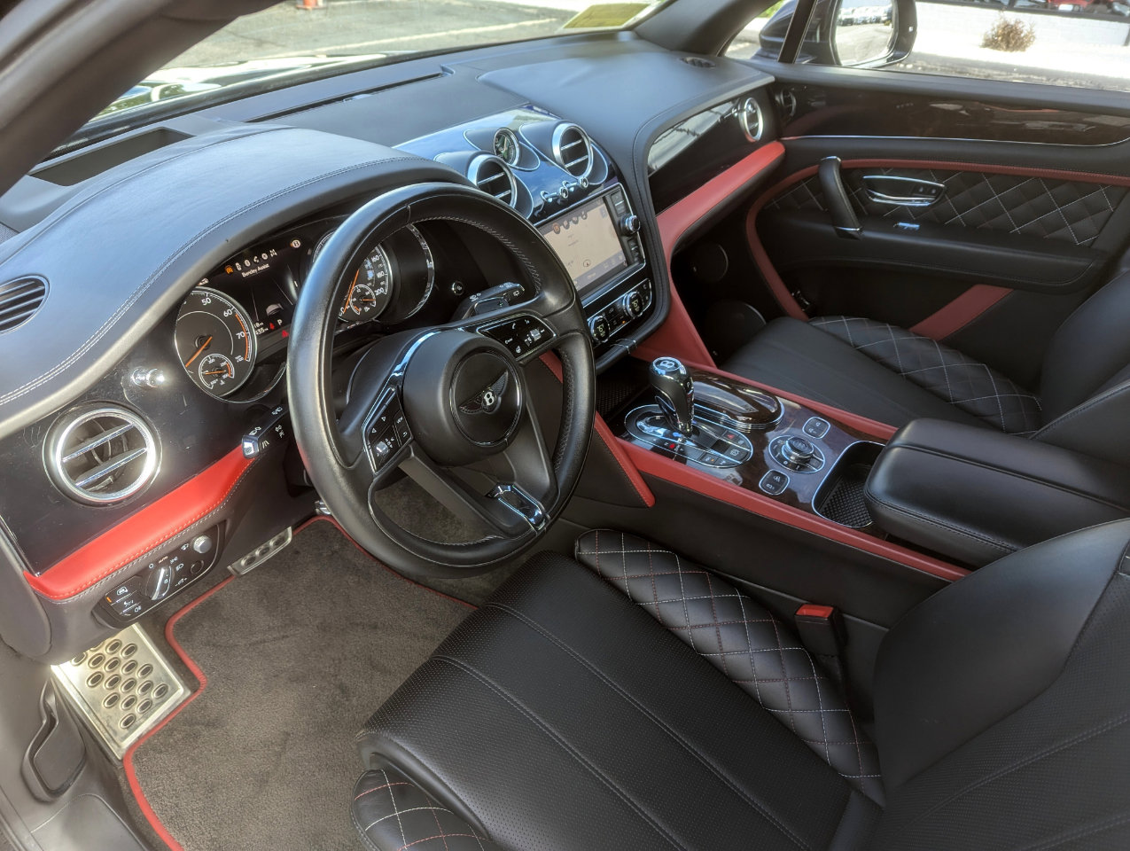 Used 2018 Bentley Bentayga Mulliner image 15