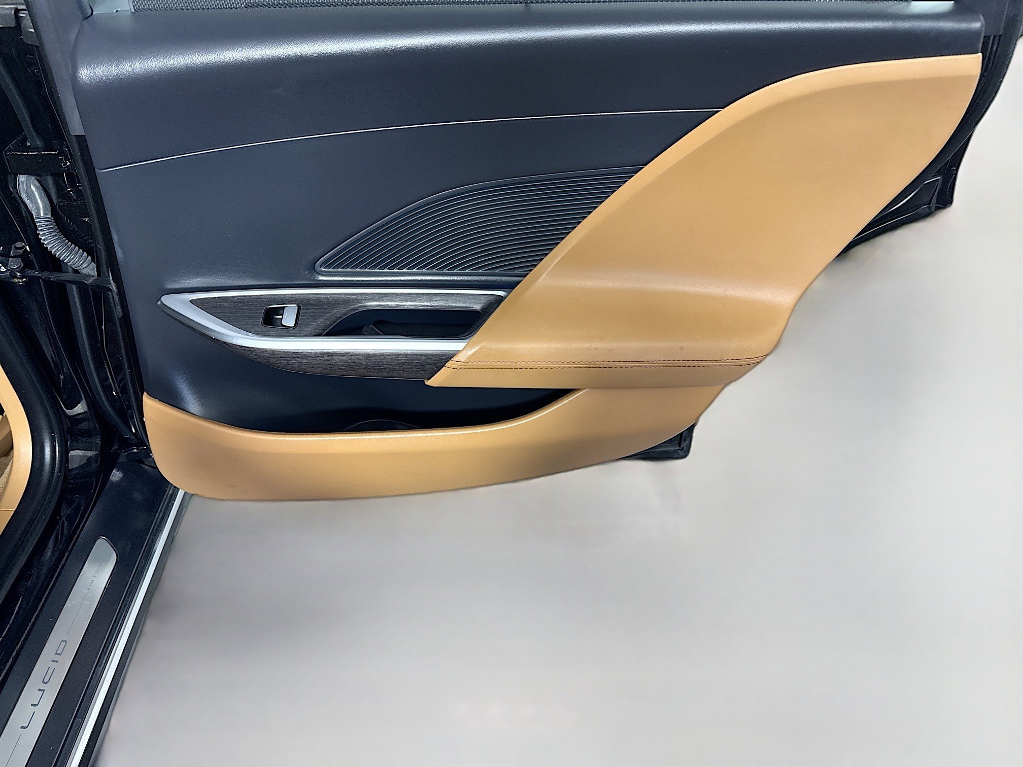 Used 2023 Lucid Air Touring image 28